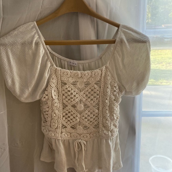 Womens crochet, boho cream top. Can dress up or down, size small - Picture 3 of 5